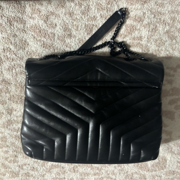 Saint Laurent
Loulou Small Shoulder Bag in Quilted Leather - Picture 2 of 12